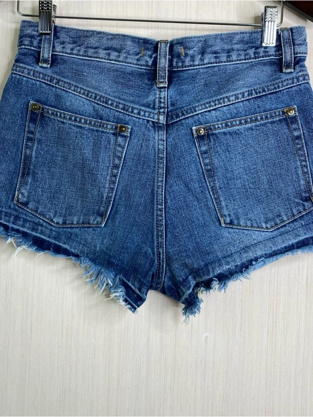 Free People Women’s Gowa Released Hem Cutoff High-Rise Denim Shorts Size 26
